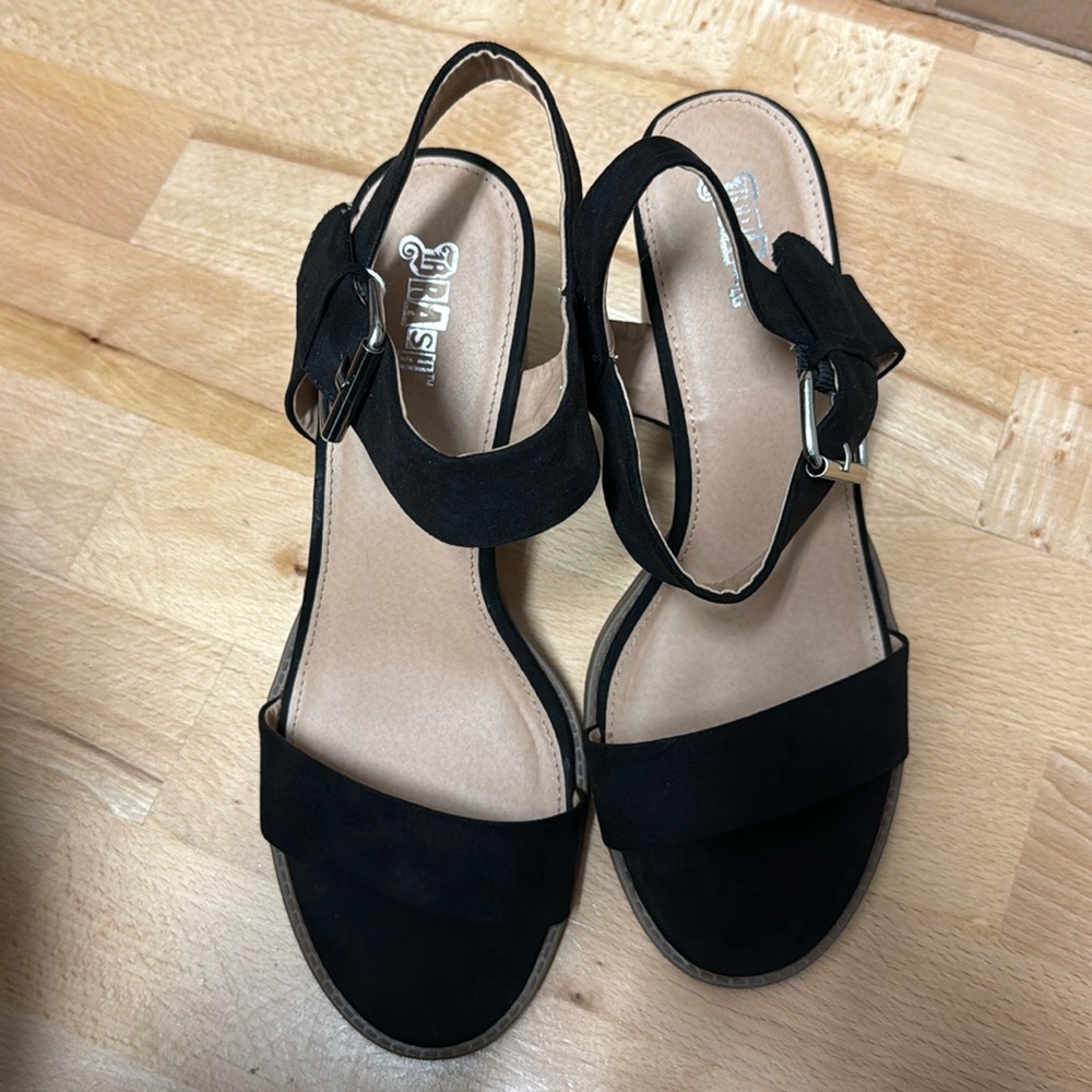 Brand new Women’s heeled sandals size 12W